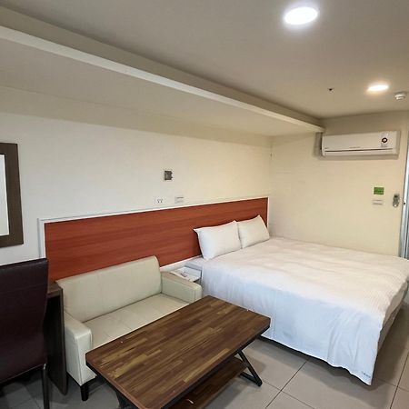 Yi Dian Yuan Hotel Чжунли Екстериор снимка