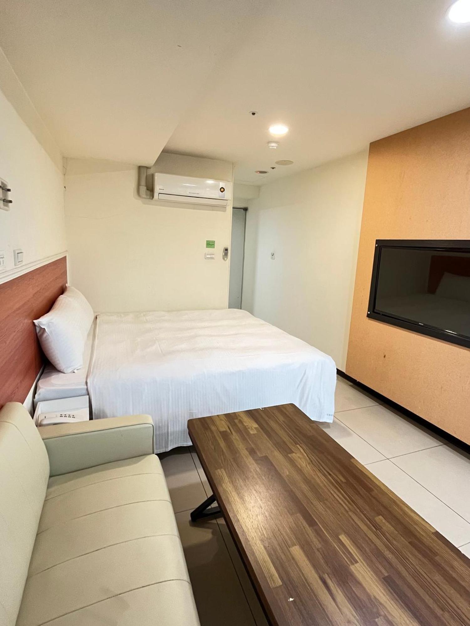 Yi Dian Yuan Hotel Чжунли Екстериор снимка