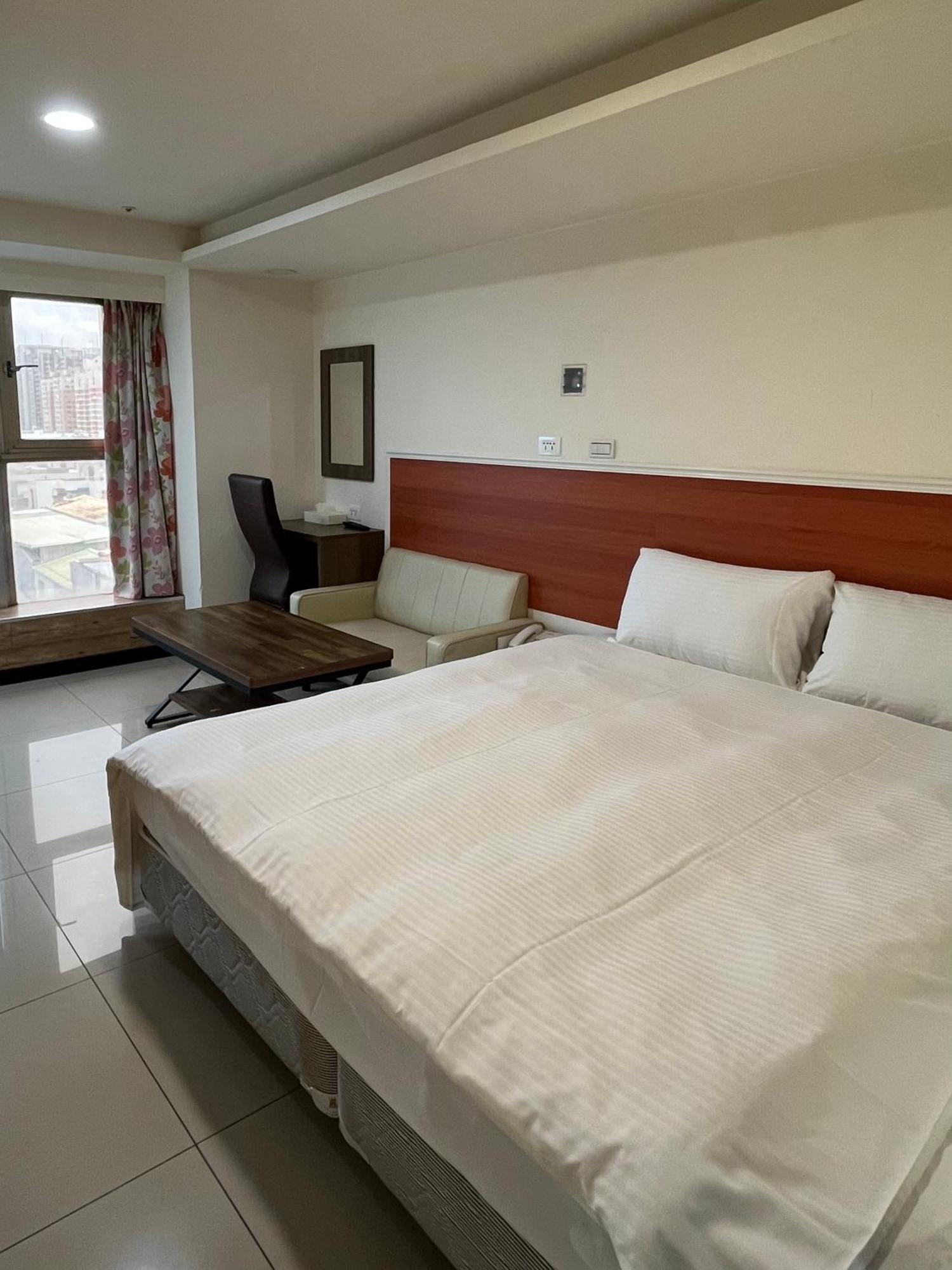Yi Dian Yuan Hotel Чжунли Екстериор снимка