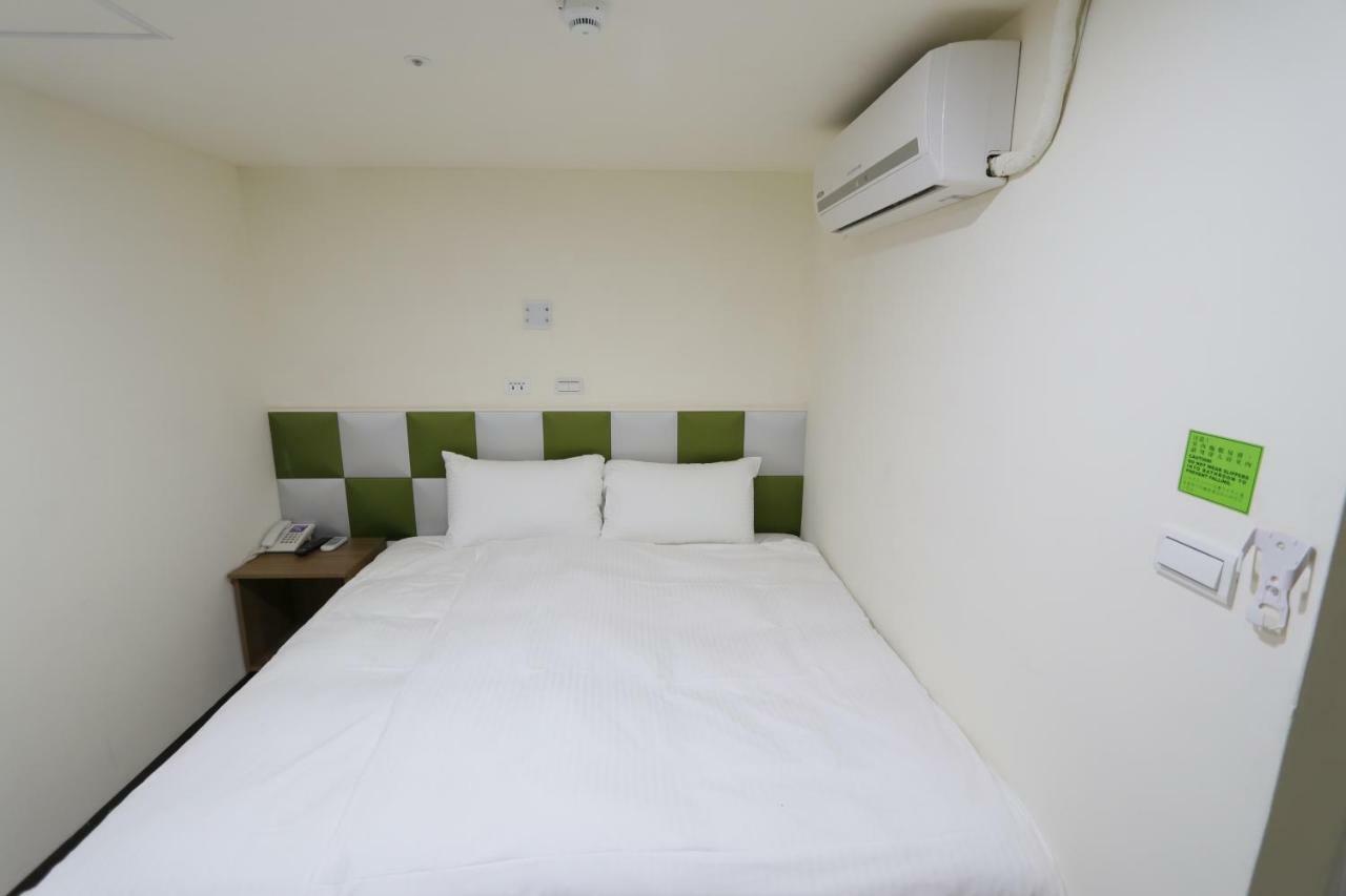 Yi Dian Yuan Hotel Чжунли Екстериор снимка